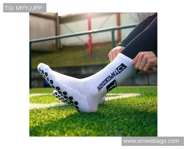 足球明星如何穿着足球袜提升比赛表现与舒适度揭秘