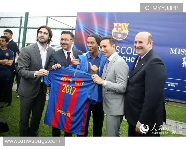 如何通过合适途径与足球明星建立联系并获得亲密互动机会