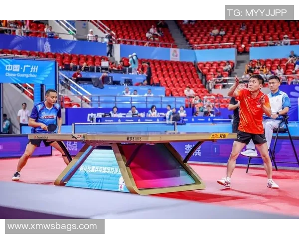 足球巨星化身乒乓球高手挑战自我展现运动天赋与技巧